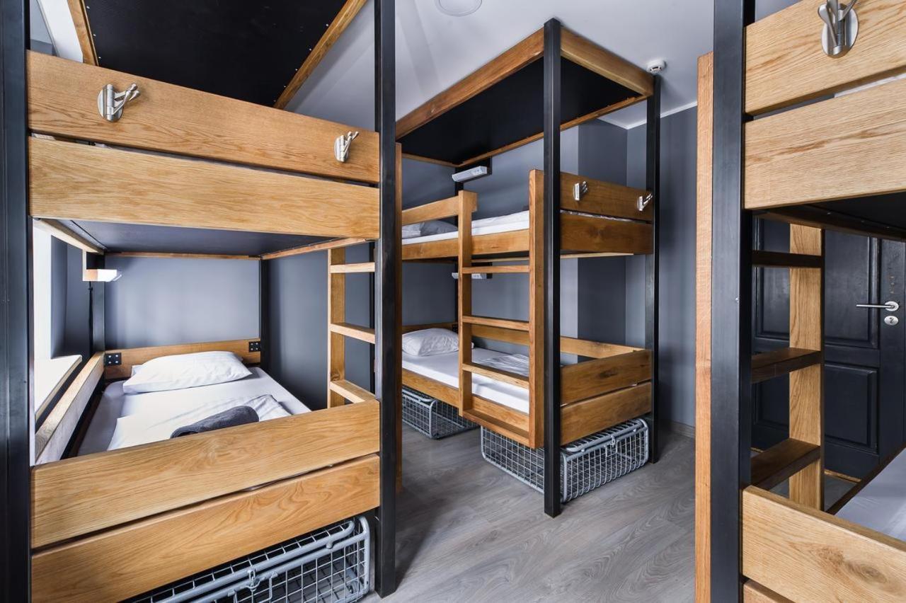 Wicked Weasel Hostel Рига Экстерьер фото