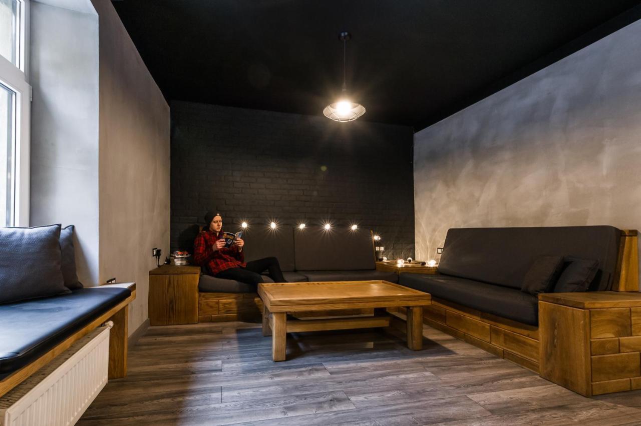 Wicked Weasel Hostel Рига Экстерьер фото