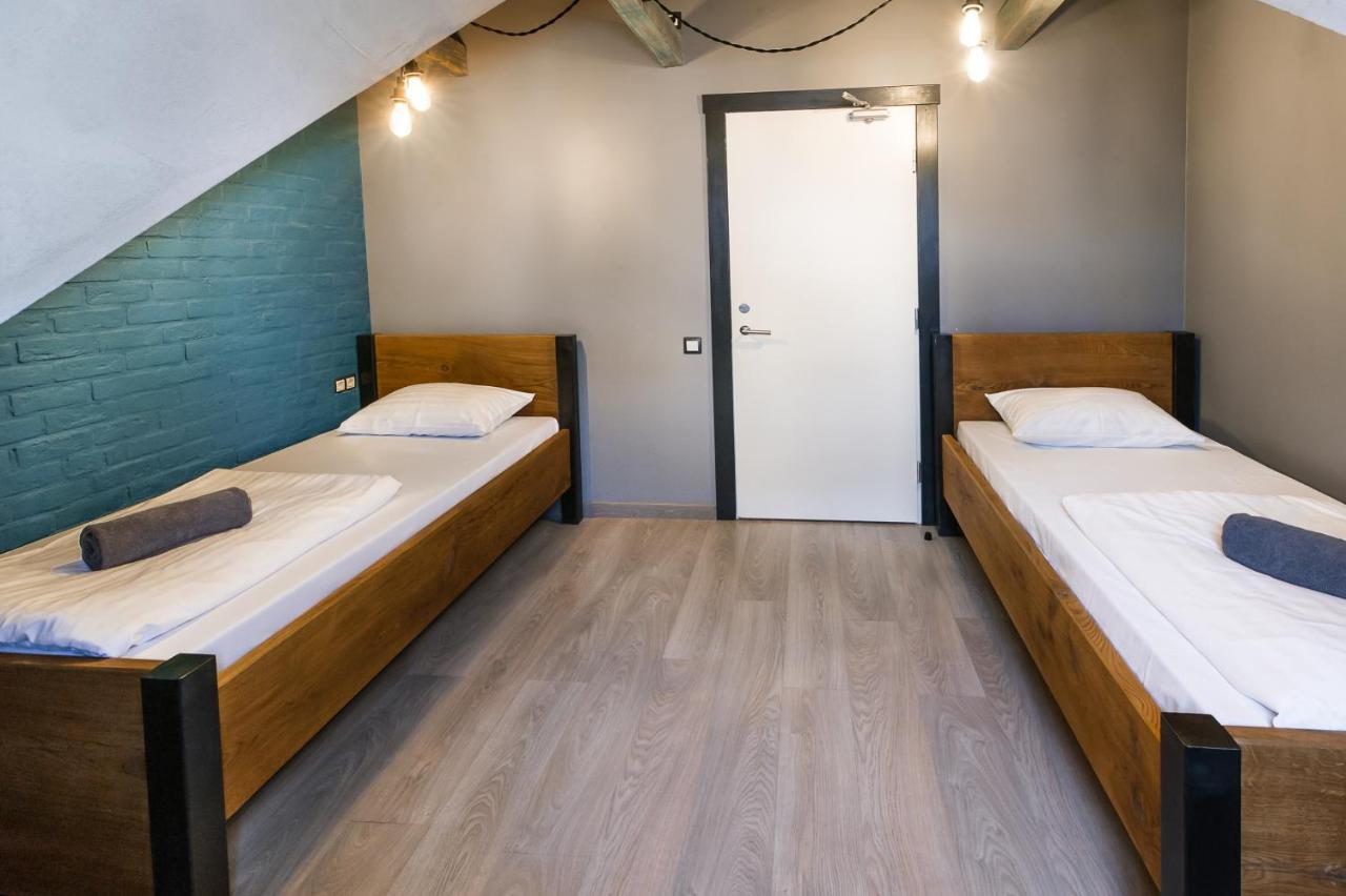 Wicked Weasel Hostel Рига Экстерьер фото