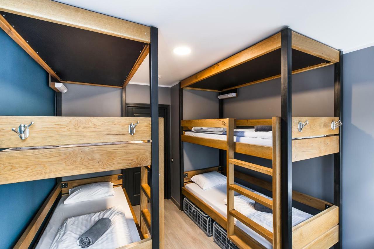 Wicked Weasel Hostel Рига Экстерьер фото